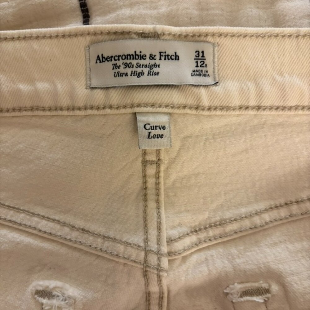 Abercrombie Curve Love The 90's Straight White Jeans Size 31/12
